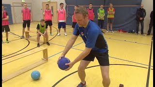 SAT.1-Reporter macht den Sporttest der Feuerwehr Hamburg