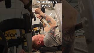 Not all reps are pretty.. #skullcrusher #tricepworkout #control #discipline #fitover40