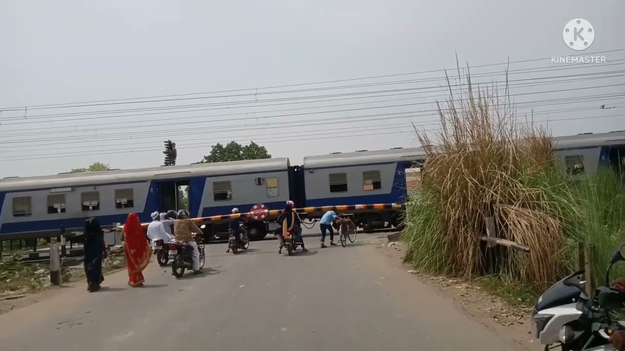 aurihar railway crossing🇨🇮🇨🇮🇨🇮🚆🚆🚆🚆
