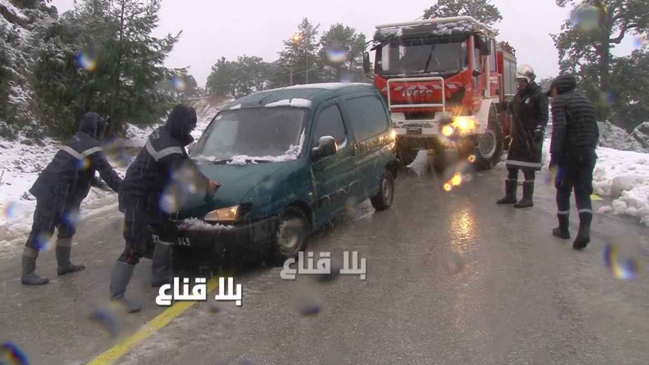 عين دراهم يومين تحت الثلوج..تحولت الى سيبيريا والحماية المدنية تقوم بمجهودات مضنية لفك العزلة عنها