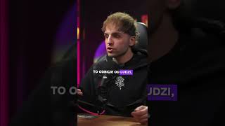 JD. Jestem typem który trenuje sporty walki od 7 lat. DISS
