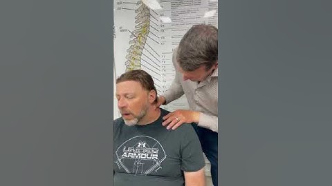 Chiropractor draineert lymfeklieren in de nek met MIRT #shorts #chiropractie #chiropractor
