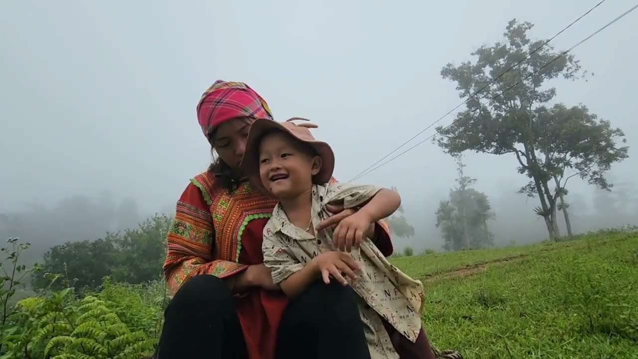 Although mother and daughter are poor, they love each other very much.