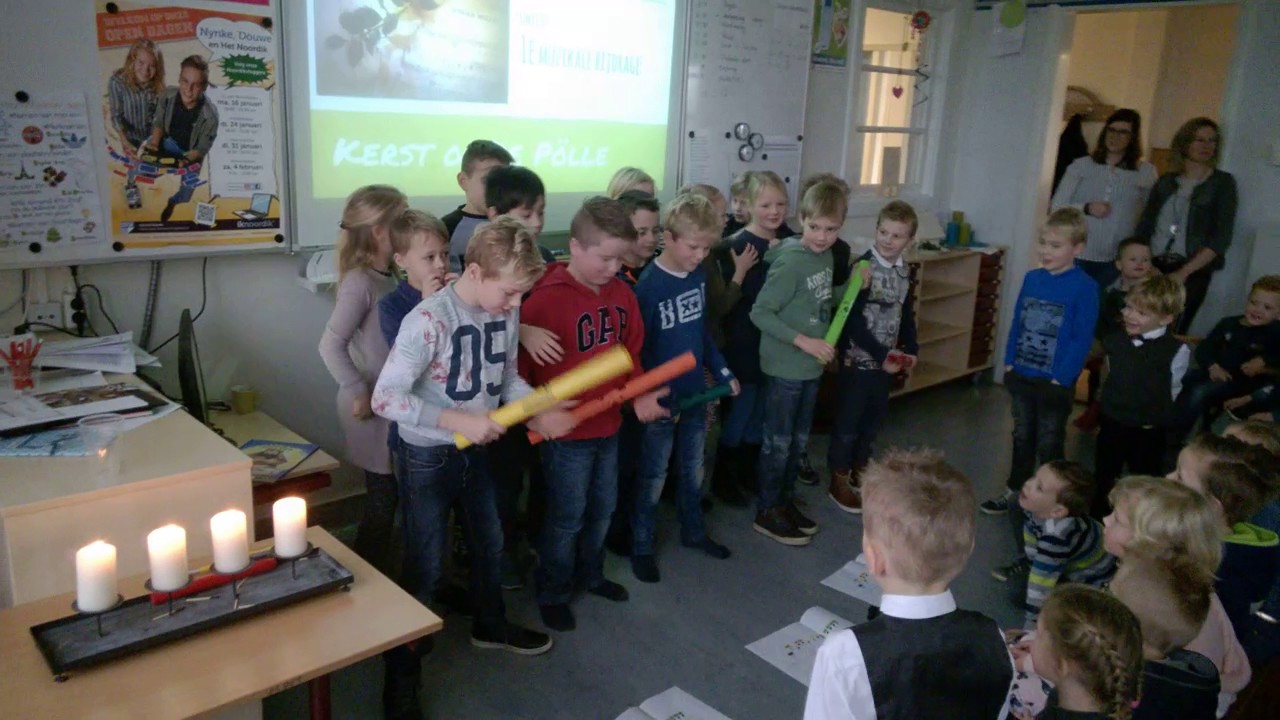 Unit 2 speelt Jingle Bells met boomwhackers YouTube