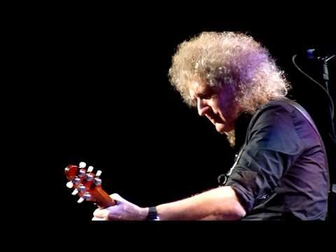 Brian May playing Last Horizon at the Royal Albert...