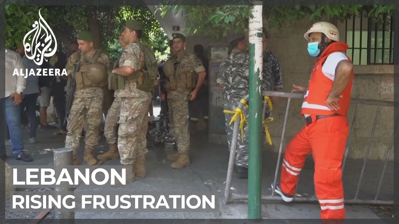أزمة لبنان تحت الأضواء مع استسلام محتجز الرهائن في البنك