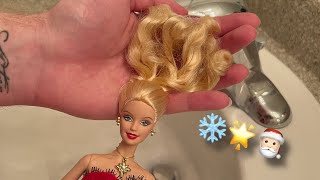 Restoring a thrifted 2007 holiday Barbie | Zombiexcorn