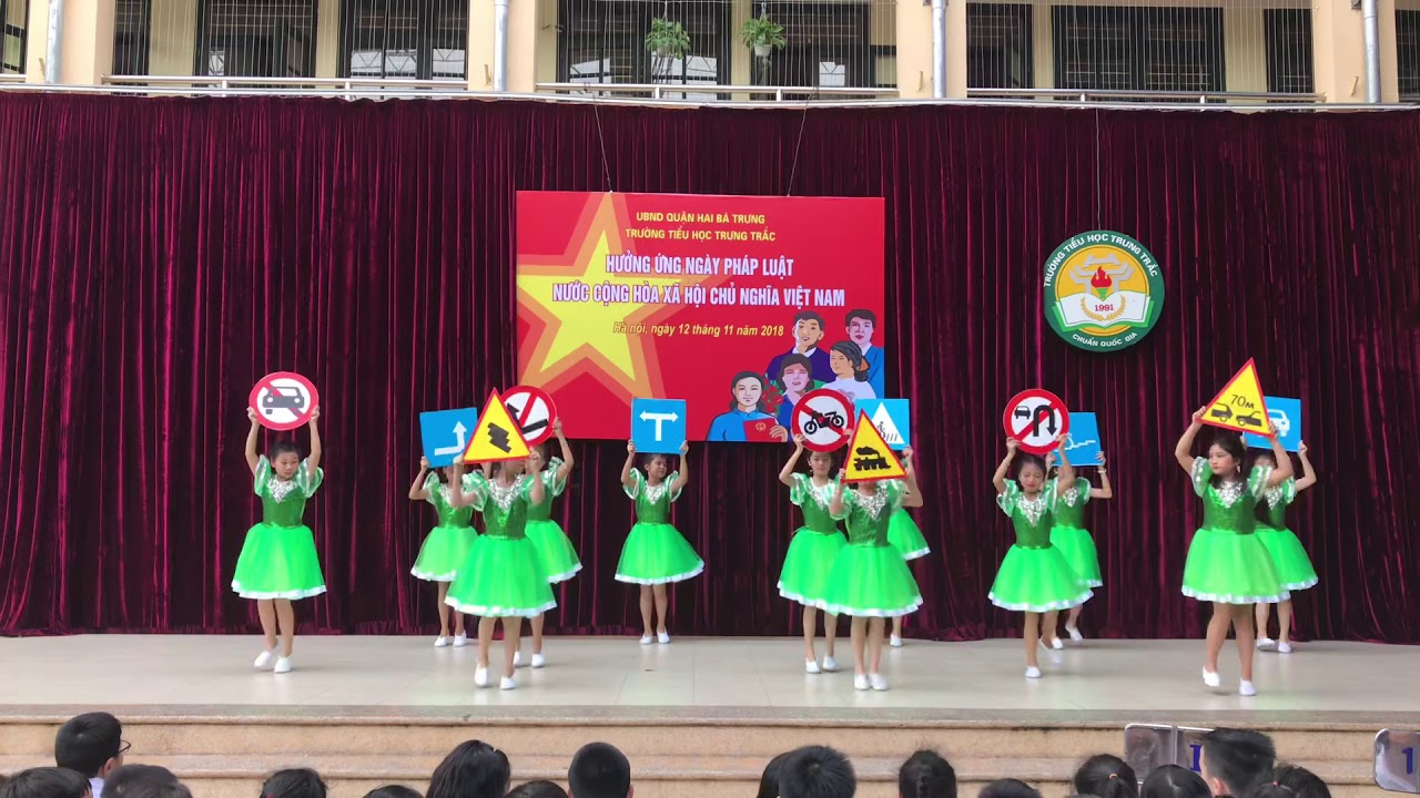 Múa Chúng em với an toàn giao thông