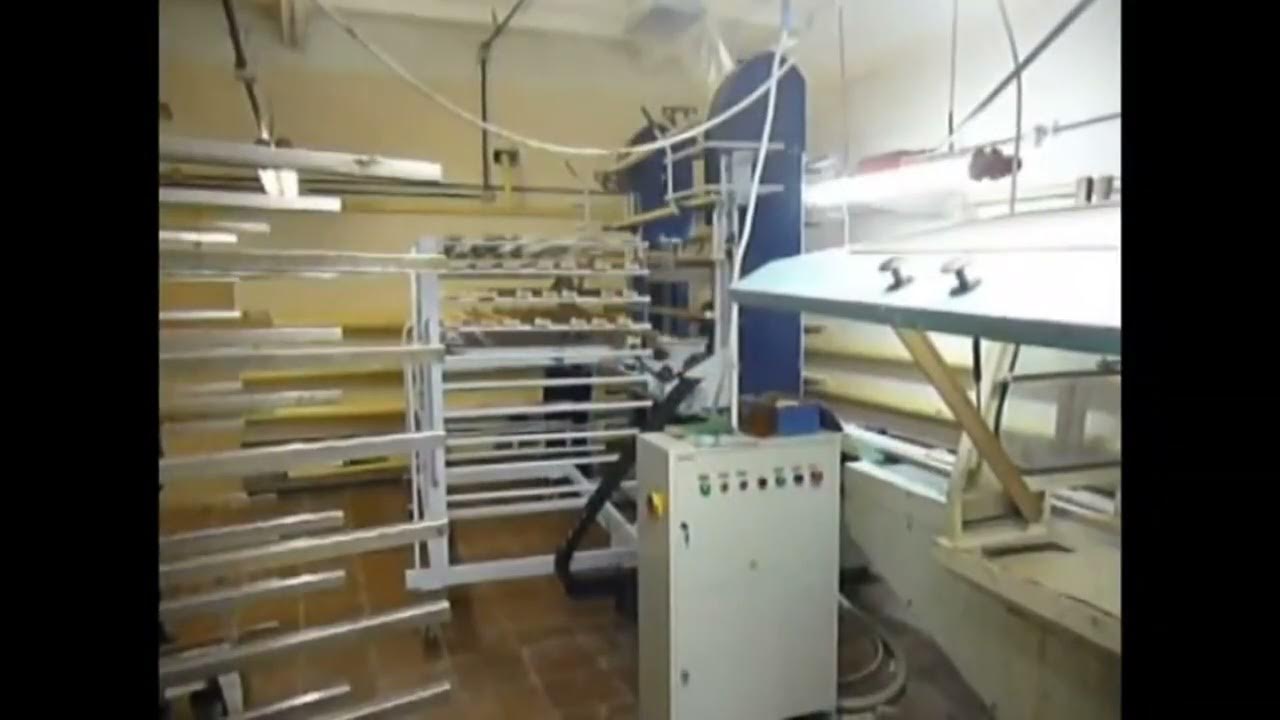 Линия окраски погонажа. Оборудование для покраски деревянных изделий. Линия окраски погонажа. Покраска погонажа. Покраска дерева в цеху.