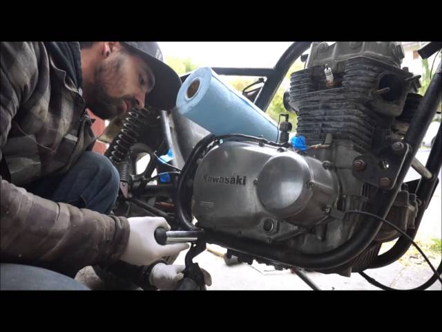 Kawasaki KZ400 Restoration Part 4: Engine Removal - YouTube
