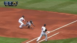CLE@BOS: Santana's two-run single puts Indians on top