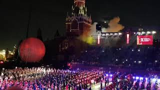 1812 overture live at red square Moscow, with cannons!