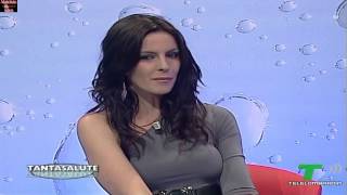 Nathalie Goitom In Collant E Minigonna Nera