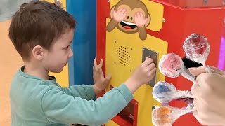 Poyraz Bebek Lolipop Kazanmak İçin Şeker Makinesine Para Attı 