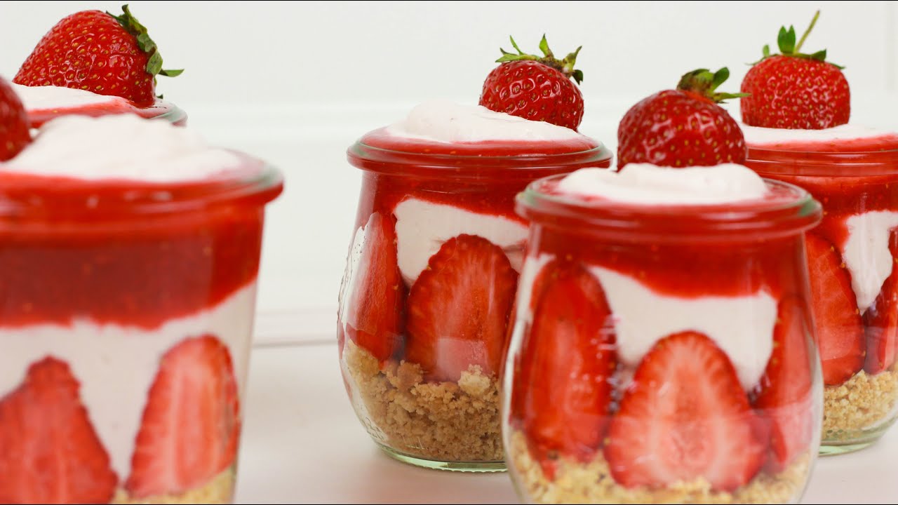 Schnelles Erdbeer Glasdessert - Glas Dessert mit Erdbeeren - YouTube