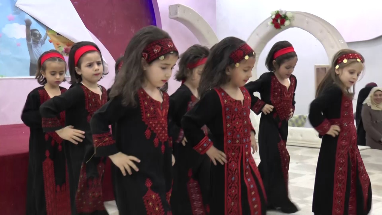 بنت صغيرة فلسطينية