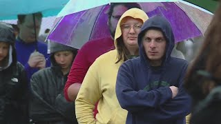 Rain no deterrent for thousands at Powell's book sale