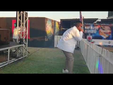 Njabulo RSA performing @LooksLoungeSA