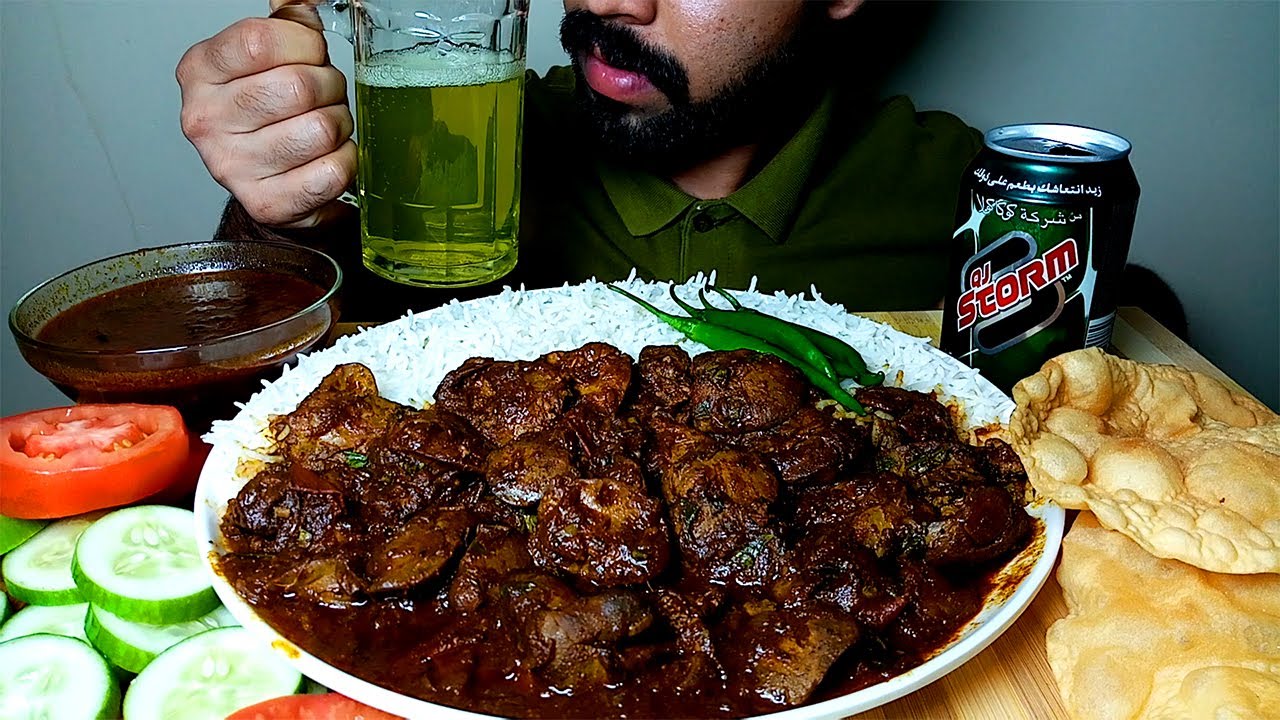 EATING SPICY CHICKEN LIVER CURRY AND RICE,PAAPAD & SALAD|#HungryPiran