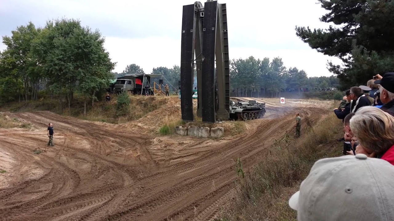 Vorführung Brückenlegepanzer Teil 1.mp4