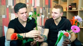 УГАДАЕШЬ? БЛОГЕРЫ УГАДЫВАЮТ ЦВЕТЫ ПО ЗАПАХУ / Дима Масленников, Костя Павлов, Маева, Брокш, Никита УГАДАЕШЬ? БЛОГЕРЫ УГАДЫВАЮТ ЦВЕТЫ ПО ЗАПАХУ / Дима Масленников, Костя Павлов, Маева, Брокш, Никита