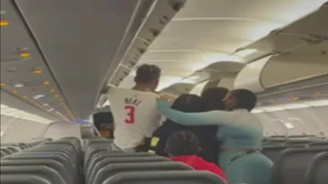 Brawl breaks out on Frontier Airlines flight between passengers at MIA