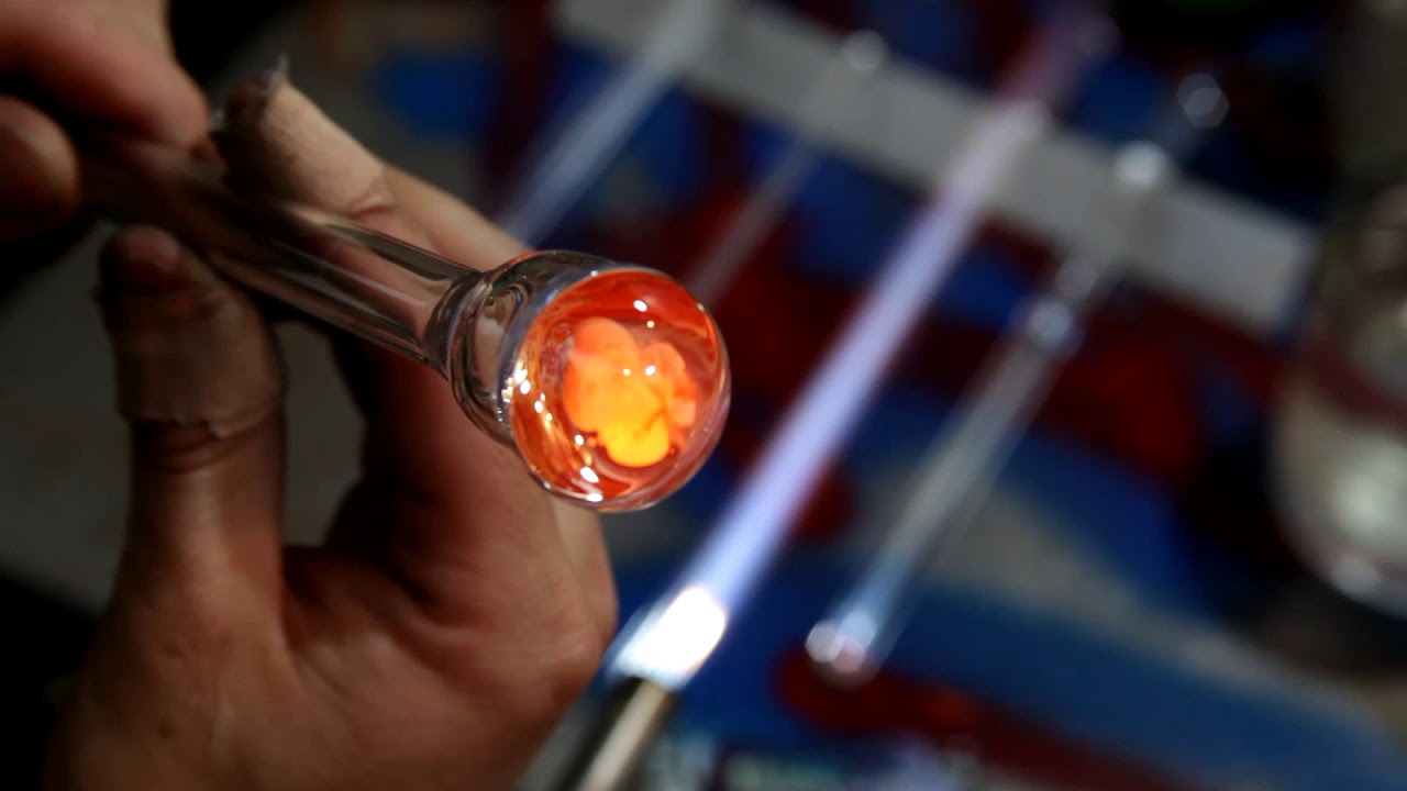 Come nasce una pipa di vetro