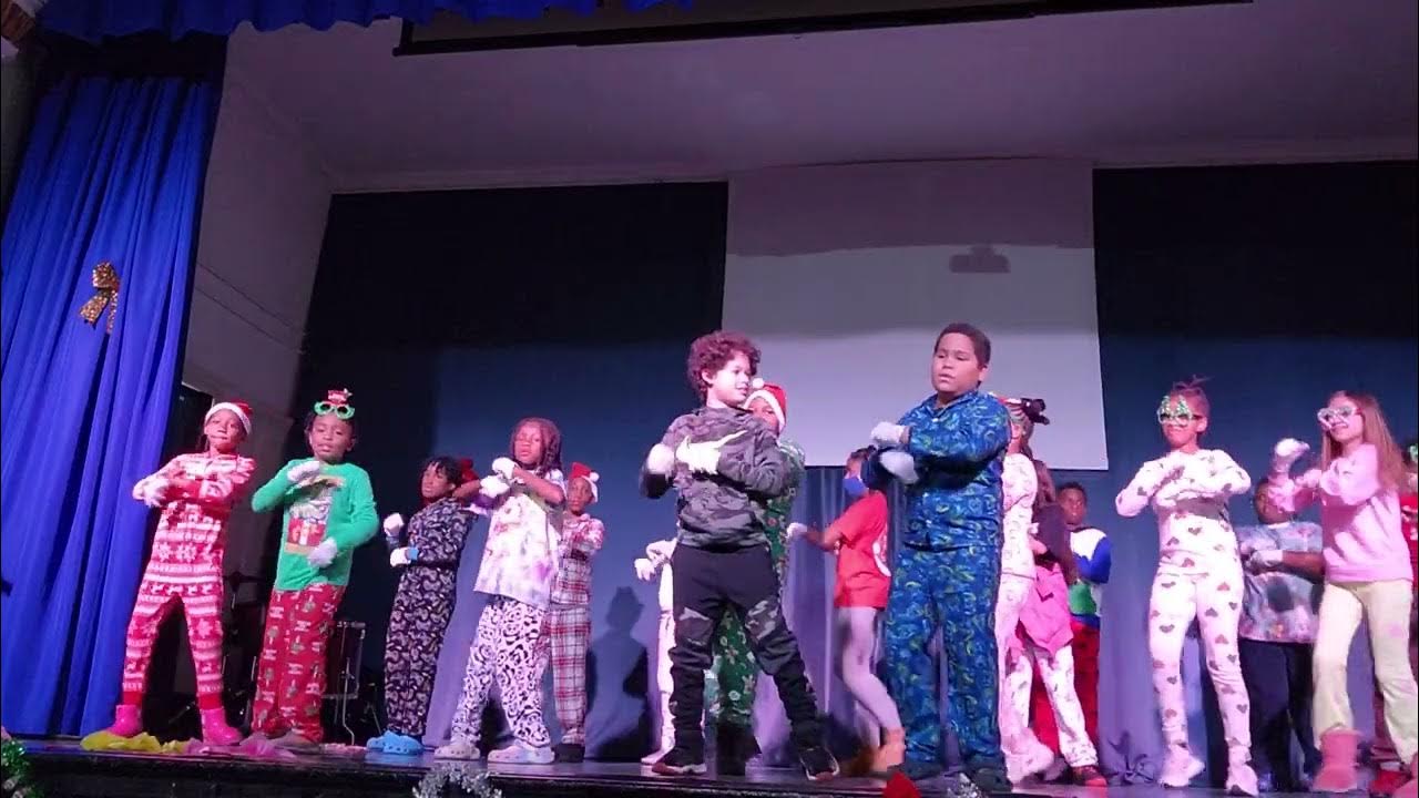 ps 184 4th and 5th grade performing el burrito sabanero in asl Sign