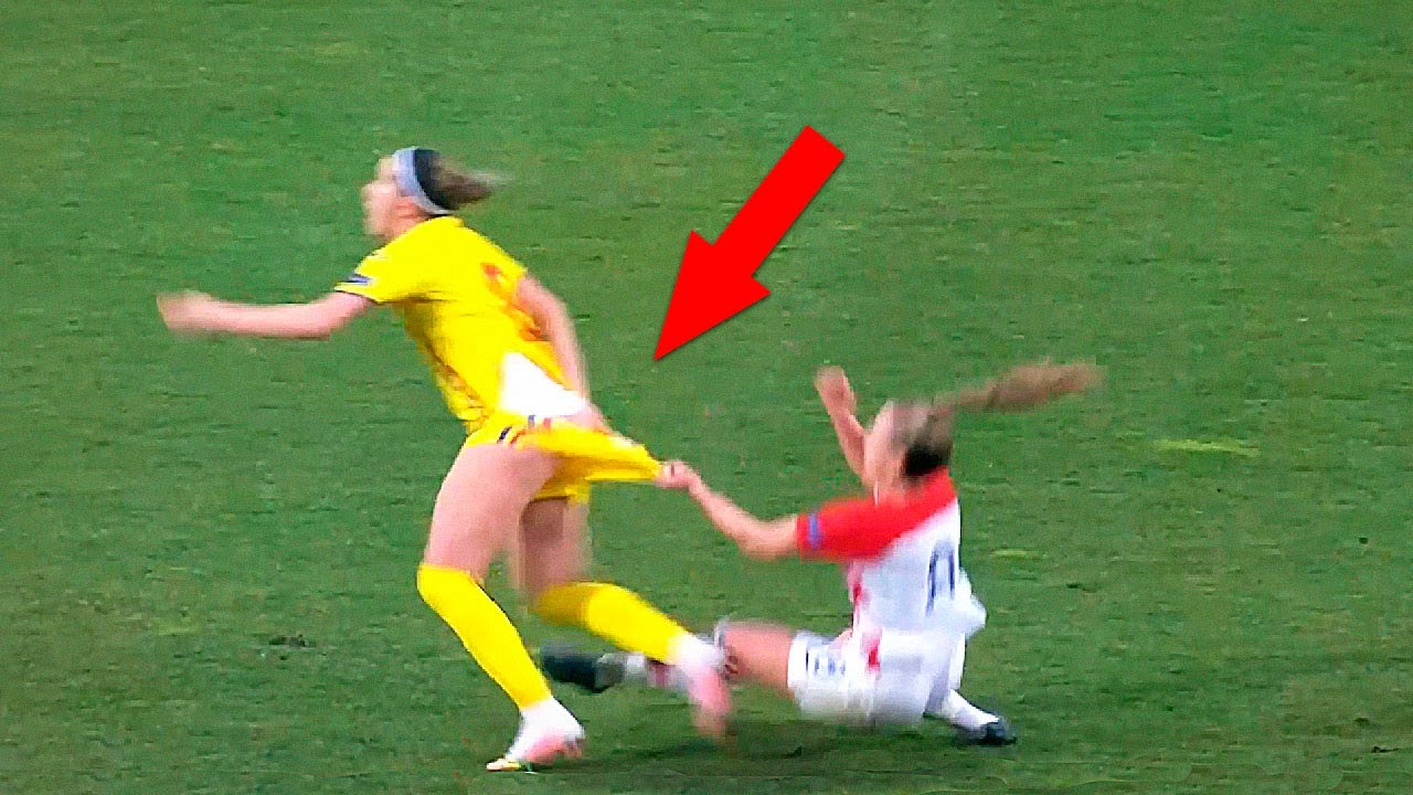 Comedy & Shocking Moments in Women's Football - YouTube