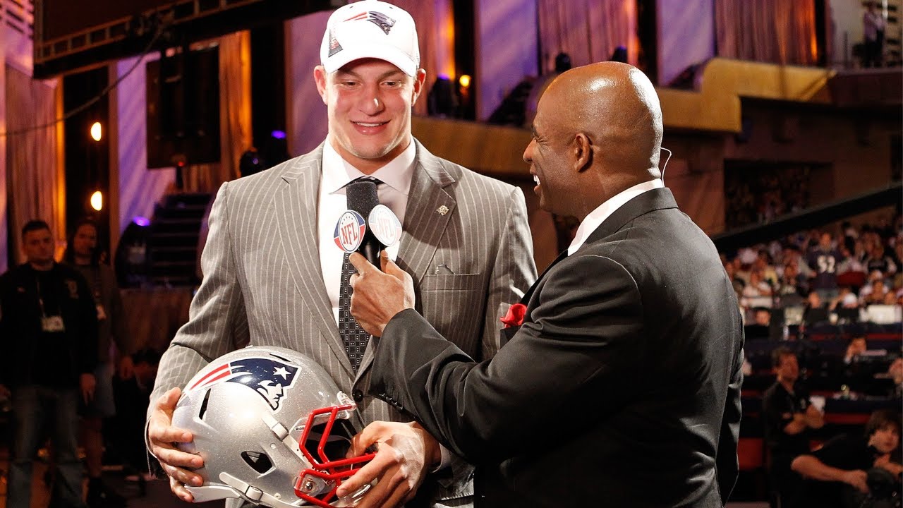 THROWBACK: Rob Gronkowski's 2010 NFL Draft Reaction was PRICELESS 😂