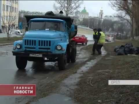 Мешки с мусором после субботника не спешат увезти с городских улиц