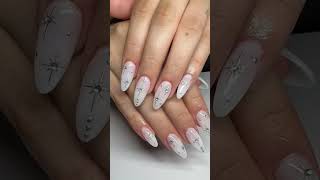 Diseño de uñas en color blanco #nails #uñas #uñasacrilicas #diseñodeuñas #nailsart #diseño #mujeres Diseño de uñas en color blanco #nails #uñas #uñasacrilicas #diseñodeuñas #nailsart #diseño #mujeres