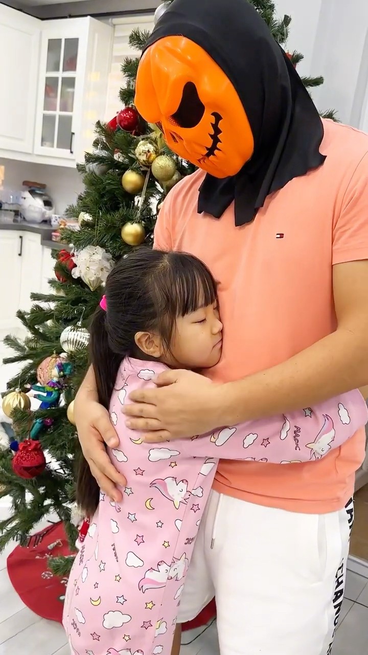 Every heart needs a hug ?? LeoNata family #shorts