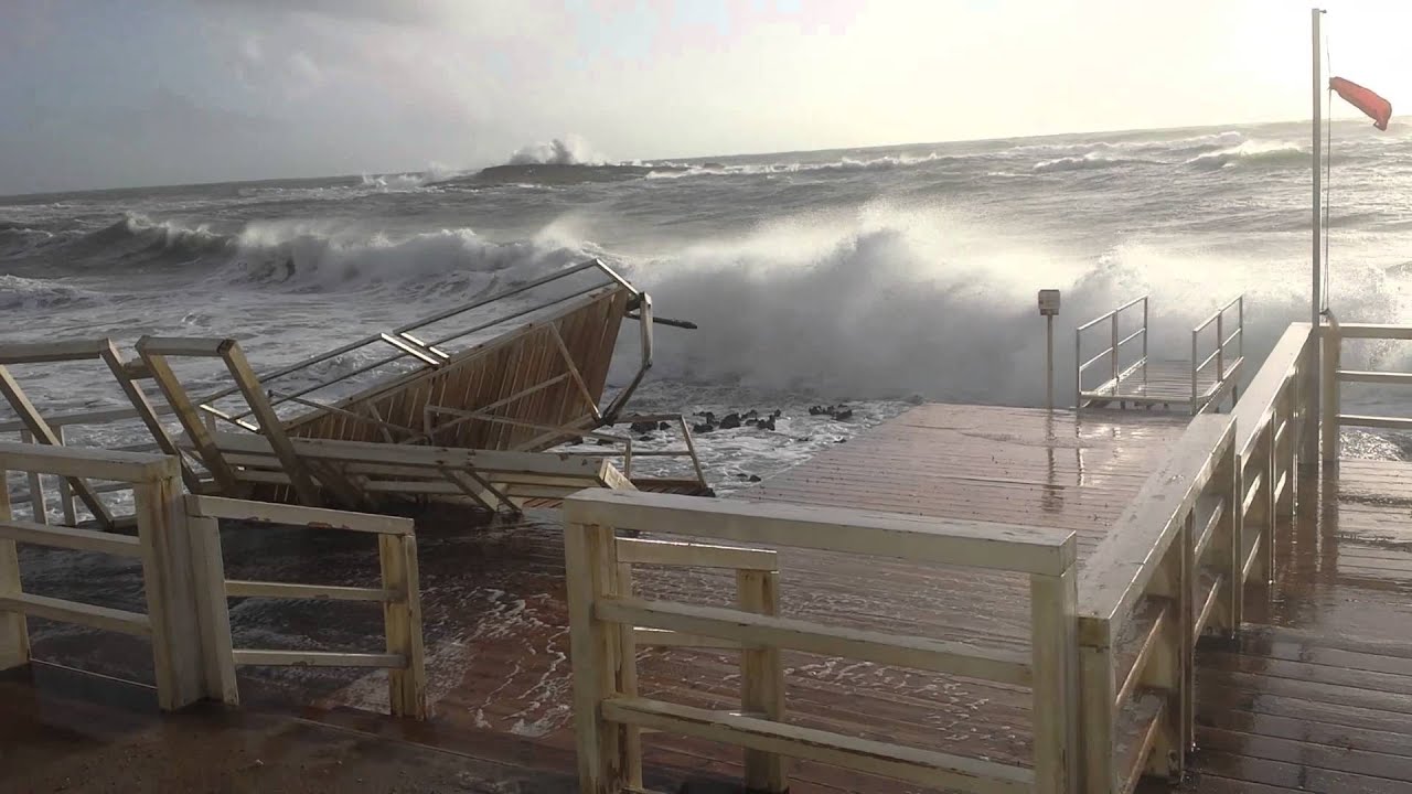 Spettacolare Mare In Burrasca Nel Salento YouTube