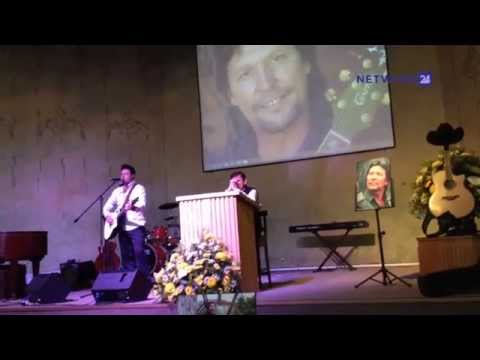 Nicholis Louw se huldeblyk aan Fredi Nest