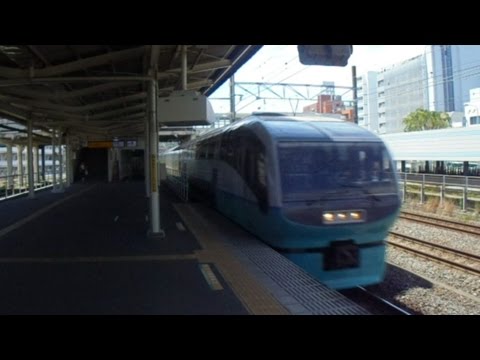 特急スーパービュー踊り子号251系　平塚駅1番線通過