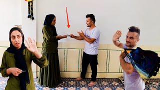 Alimony or an excuse to return? Sahar, the silent mediator between Leila and Mohsen.