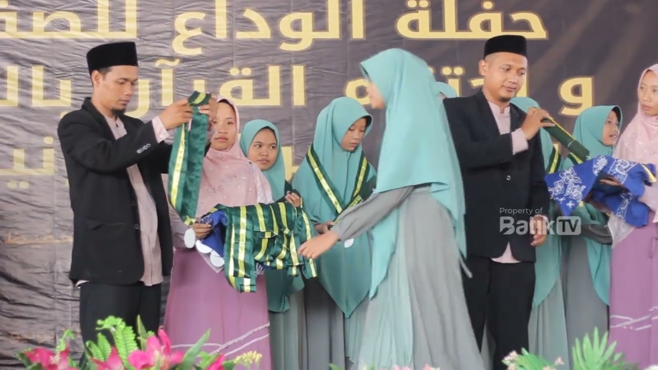 PULUHAN SANTRI MBS WONOPRINGGO IKUTI WISUDA DAN KHATAMAN BIL GHOIB