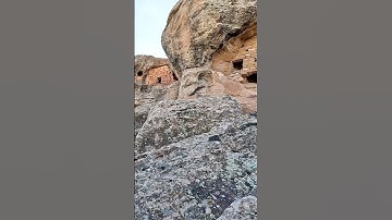 Zijn de ruïnes die ik heb gevonden oude graftombes op kliffen?