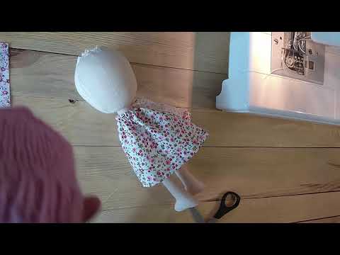 Как сшить одежду для интерьерной куклы