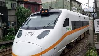 7502次E304單電頭+特殊次迴CK124蒸氣火車特殊蒸氣火車貨列在瑞芳站內調車,和417次經由北迴線開往樹林的TEMU1005+TEMU1006太魯閣自強號