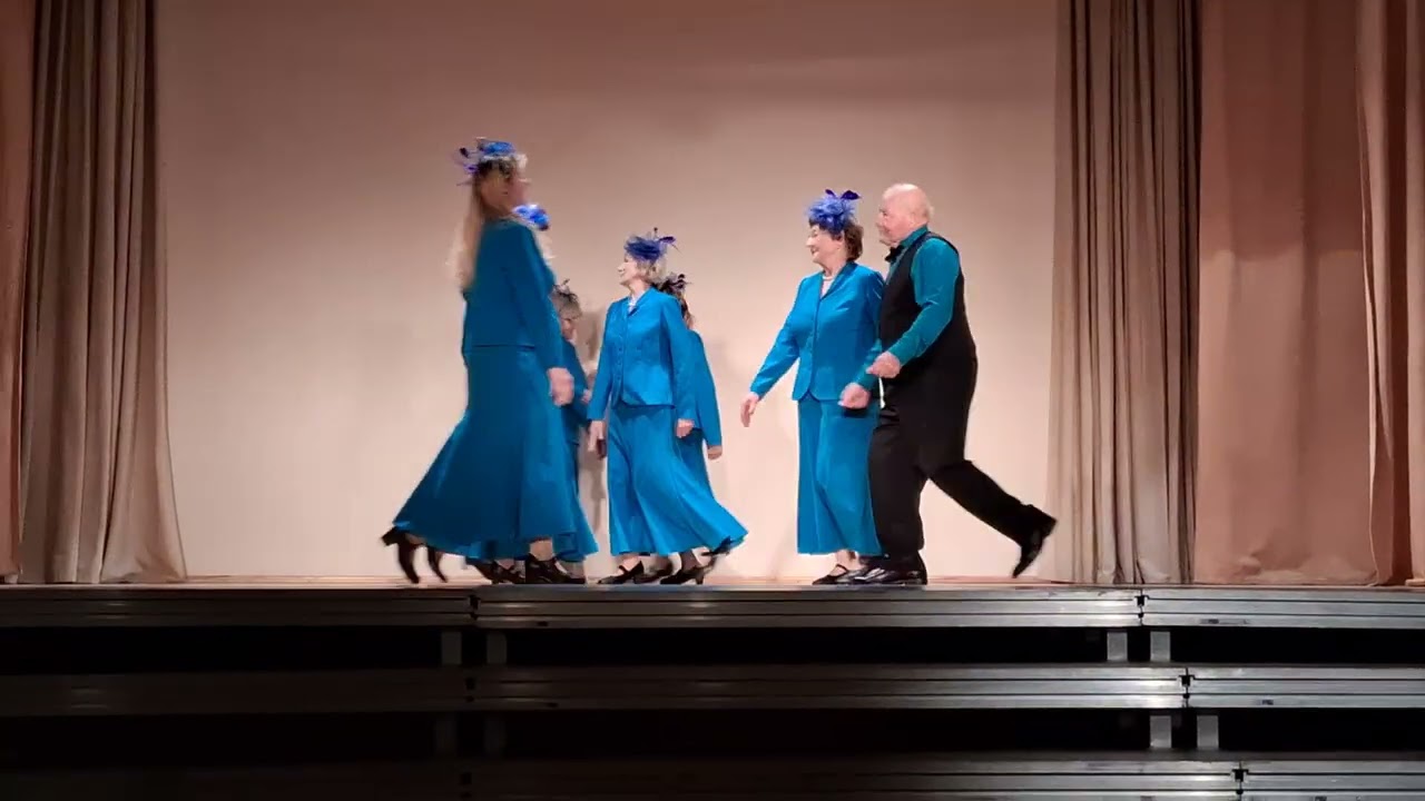 Kārķu senioru deju grupass “Vēl ziedam” jubilejas pasākumā 30.08.2025 Kāŗķu TN