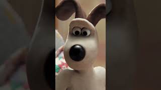The moment Gromit realises Feathers McGraw is trouble...