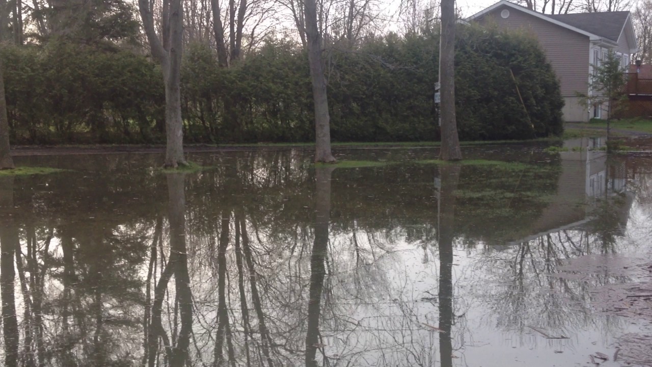 Inondation record du Lac DeuxMOntagnes St Placide 6h20 4 may17 YouTube