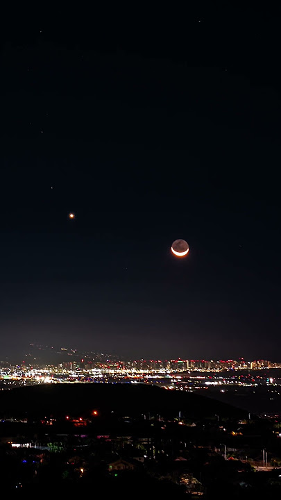 Venus and the Moon rising from Honolulu, Hawai'i #moon #timelapse