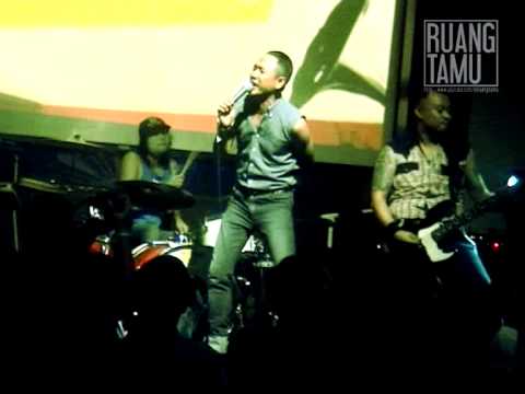 LIVE! -D'4ll@y5- Superglad @ Plug N Play Trax Magz