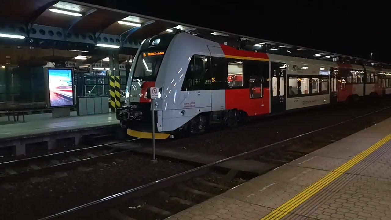 noční vlaky ve stanici  Ústí nad Labem hl.n night trains in the station usti nad labem main station