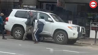 видео: Когда угонщики напали не на тот автомобиль и водители дали им уверенный отпор. картинка: Когда угонщики напали не на тот автомобиль и водители дали им уверенный отпор.