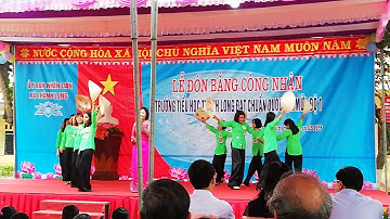 Hát múa đón nhận Trường Tiểu học Thành Long đạt chuẩn quốc gia mức độ 1.