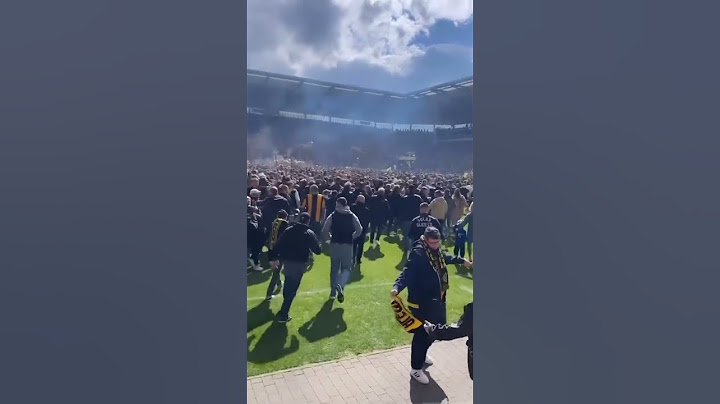 Alemannia Aachen Fans rennen nach Aufstieg auf den Platz